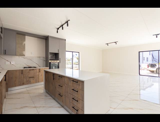 3 BEDROOM APARTMENT FOR SALE IN SANDOWN